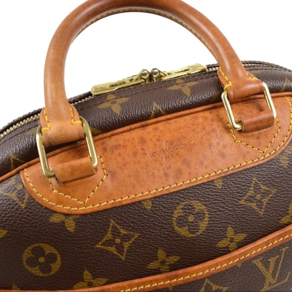 Authentic Louis Vuitton TROUVILLE sathel bag. - Picture 5 of 14